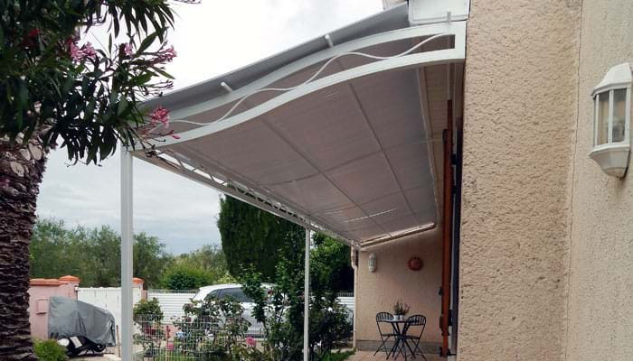 Image: Pergola thermolaquée blanche de presque 9 m de long