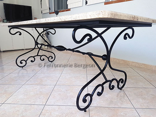 Image: Pied de table acier sur mesure